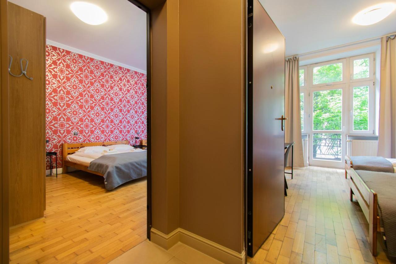 Collosal 6 Bedroom Slowackiego Avenue Apartment Krakau