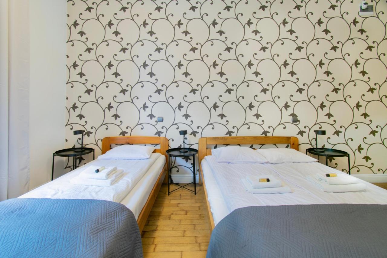 Collosal 6 Bedroom Slowackiego Avenue Apartment *