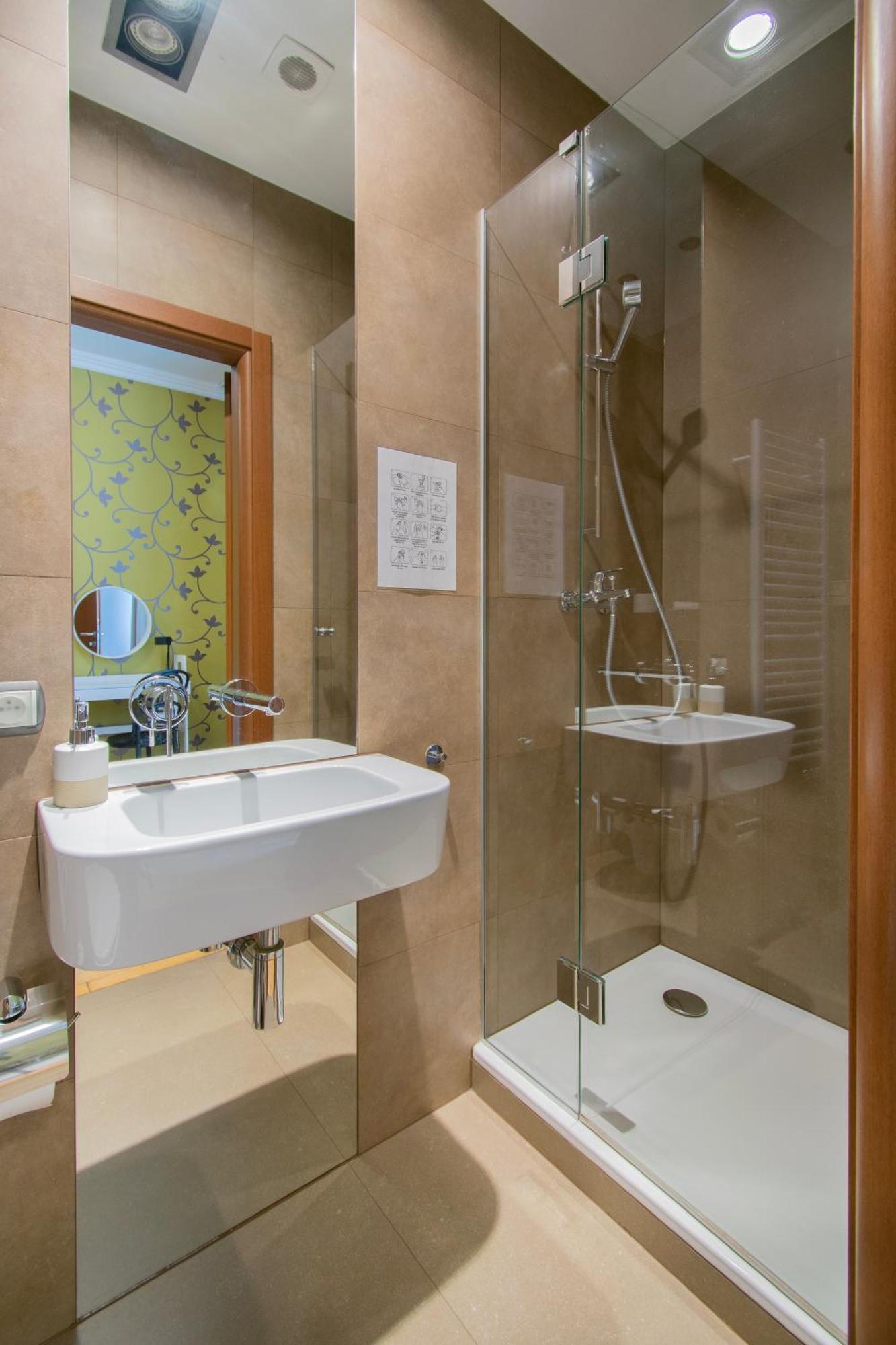 Apartment Collosal 6 Bedroom Slowackiego Avenue *