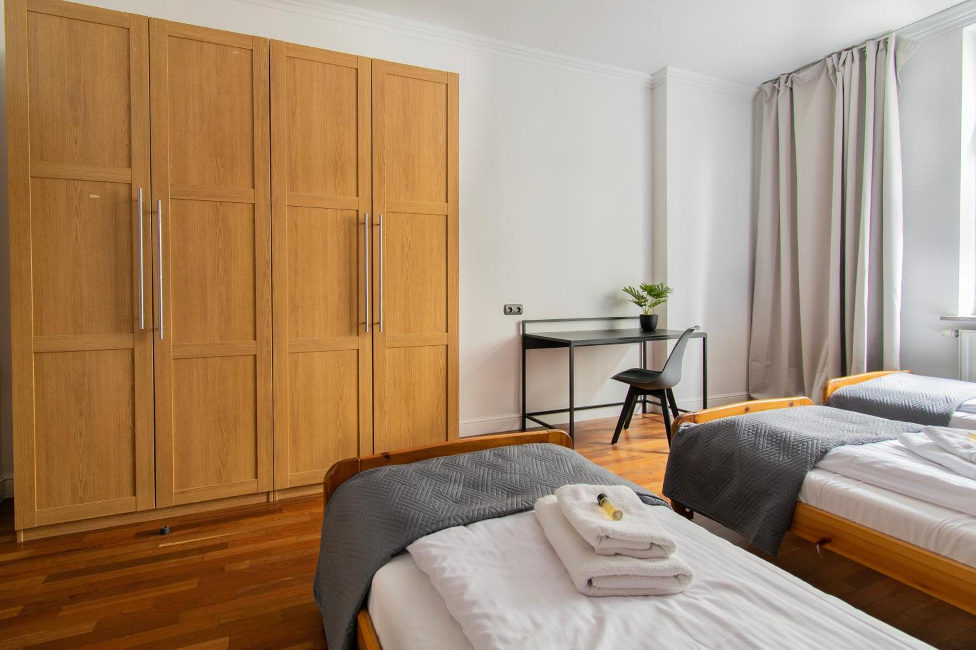 Apartment Collosal 6 Bedroom Slowackiego Avenue Krakau