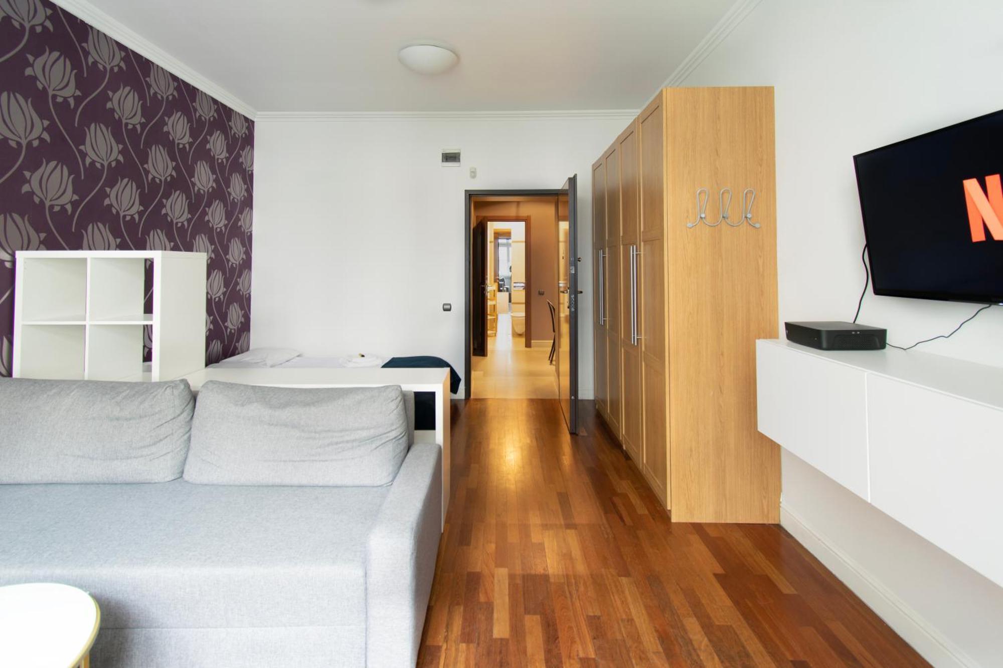 Collosal 6 Bedroom Slowackiego Avenue Apartment